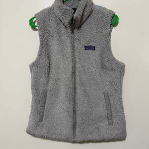 Patagonia Women's Los Gatos Full-Zip Fleece Vest in Forge Grey
